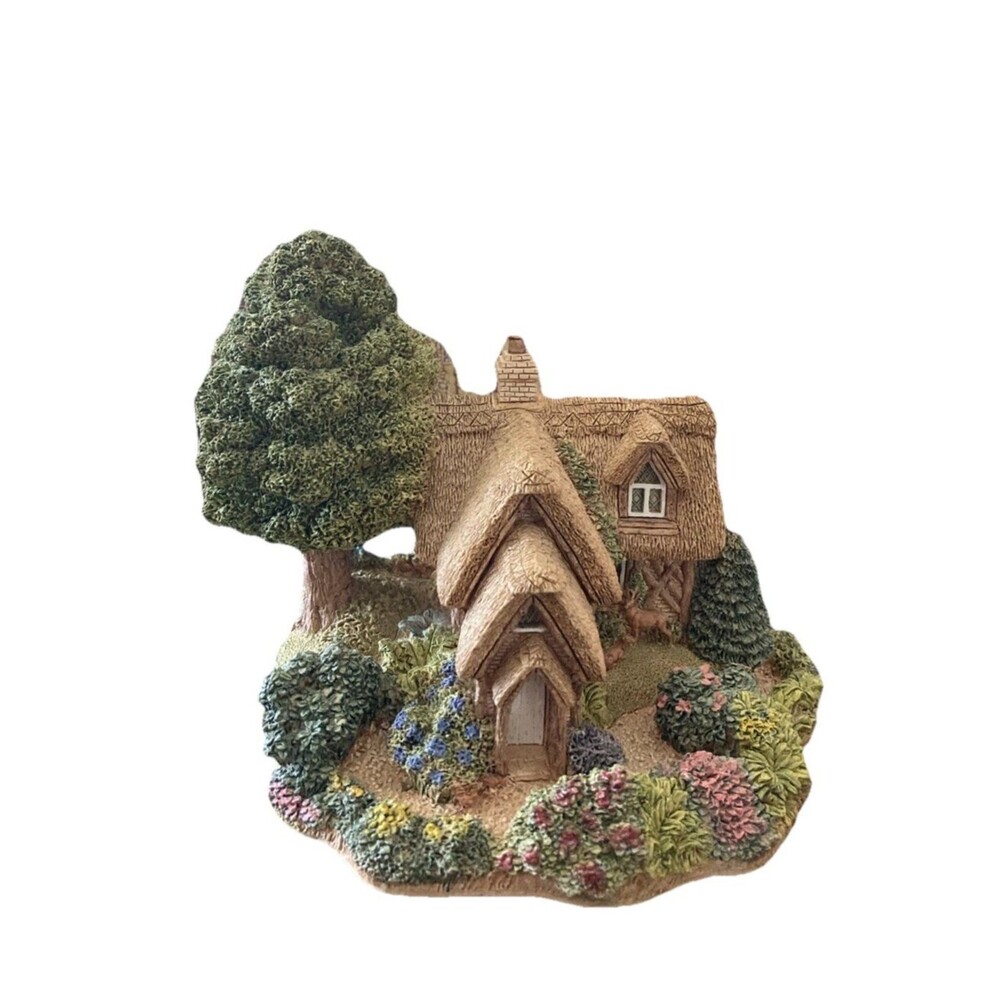 Lilliput Lane Woodman’s Retreat Cottage w/ Original Box Collectible